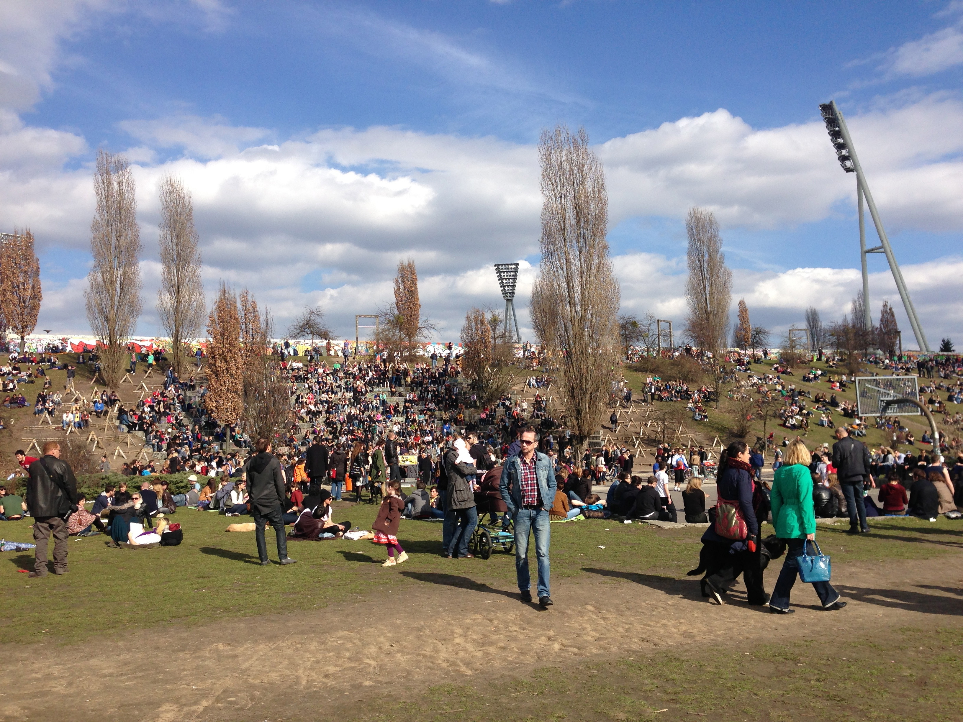 Flohmarkt Am Mauerpark In Berlin Offnungszeiten Adresse Und Flohmarkt Termine